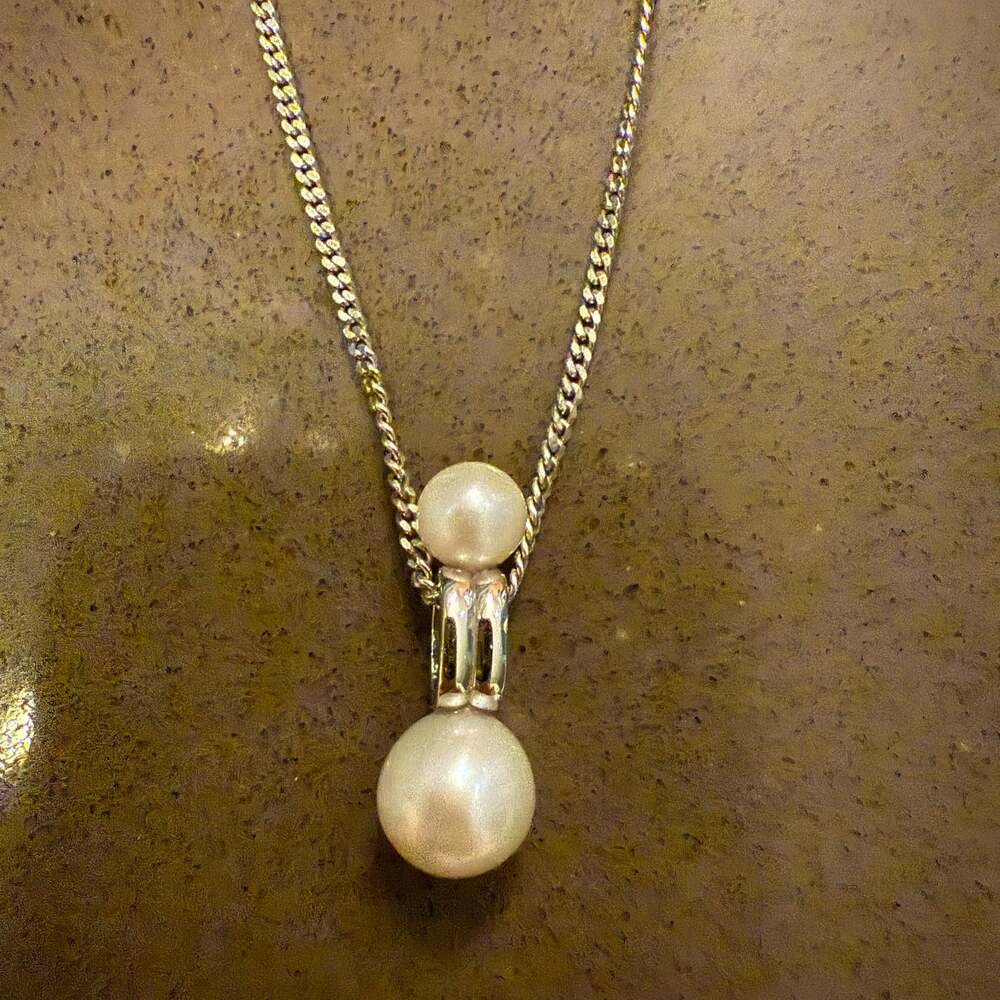 Missoma White Pearl Ridge Pendant Necklace in Rhodium Plated on Sterling Silver